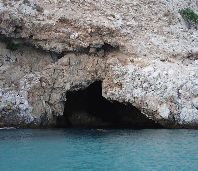 Korsan Mağarası